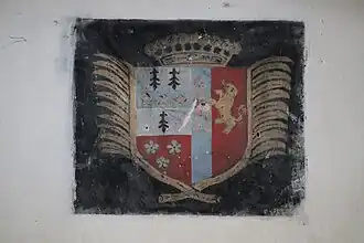 Blason sur fond de litre funéraire dans l'église Saint-Sulpice de Boux-sous-Salmaise.