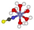 Le complexe rouge sang pentaaqua(thiocyanato-N)fer(III), [Fe(NCS)(H2O)5]2+, indique la présence de Fe3+ en solution.