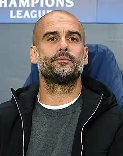 Pep Guardiola, de face, donnant une interview.