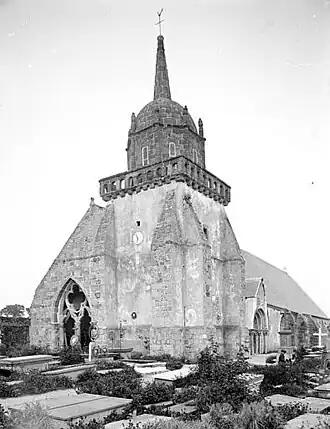 L'église Saint-Jacques à la fin du XIXe&nbsp;siècle (photographie Félix Martin-Sabon).