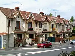 Alignement de maisons du début du XXe&nbsp;siècle.