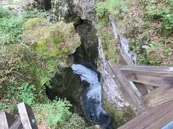 Gorge profonde escarpée