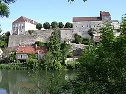 Description de cette image, également commentée ci-après