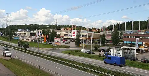 Zone commerciale de Petikko vue du Kehä III.