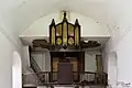 Petit orgue au dessus de l'entrée.
