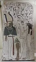 Stèle funéraire de Neskhons la représentant avec Osiris.