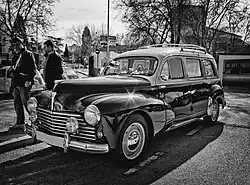 Familiale carrosserie deux couleurs.