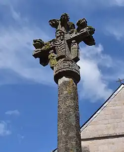 Croix de chemin -Détail Vierge à l'enfant.