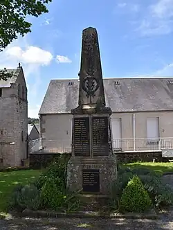 Le monument aux morts.
