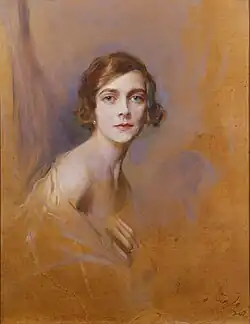 Nancy Stewart (épouse de Christophe de Grèce), Marie Bonaparte (épouse de Georges de Grèce) et Edwina Ashley (épouse de Louis Mountbatten) : les trois bienfaitrices de la princesse Alice, représentées par Philip de Laszlo.