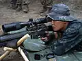 Un tireur d'élite du PMC en 2007 avec un Marine Scout Sniper Rifle&nbsp;(en), fusil de précision dérivé du M16A1
