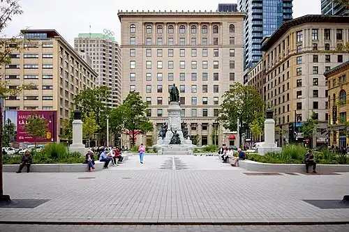 Description de l'image Phillips Square, Montreal, Sep 06 2022.jpg.