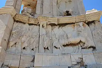 Détail des sculptures de la zone inférieure.