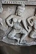 Détail d'un linteau khmer : Apsara, danseuse céleste