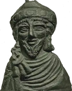 Photo d'un buste en bronze d'un homme barbu