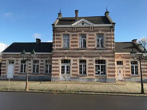 Bâtiment côté rue.