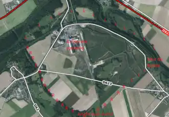 Photo aérienne de 2021 légendée, centrée sur l'oppidum du Vieux Reims.