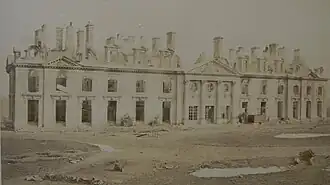 Photographie du Château-Neuf après l'incendie, 1871. Collection particulière.