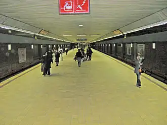 Quai central avec voyageurs