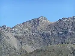 Face sud-ouest depuis le lac de Bassia.