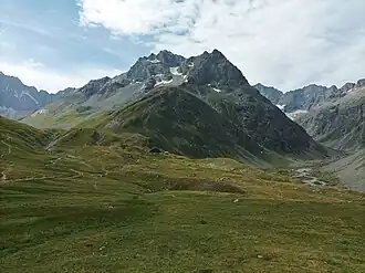 Vue du pic de Chamoissière entre le Rif de la Planche à gauche et le Plan de l'Alpe à droite