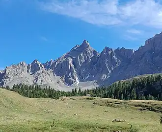 Le pic des Heuvières en arrière-plan des Prés Soubeyrands.