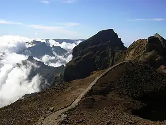 Vue du Pico das Torres depuis le Pico do Arieiro.