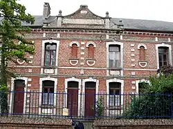 L'ancienne gendarmerie.