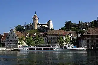 Le Munot avec le Rhin au premier plan.