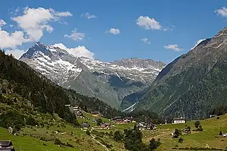 Vue du Gross Düssi depuis le val de Fier.