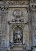Statue de Cardin Le Bret intendant de Provence sur la façade de la préfecture de Marseille
