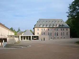 Le réfectoire et l'hôtellerie.