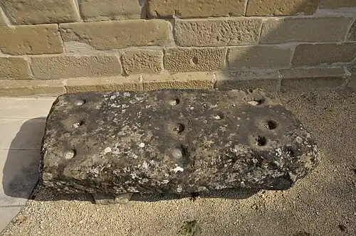 Pierre à cupules à Mours-Saint-Eusèbe, France.