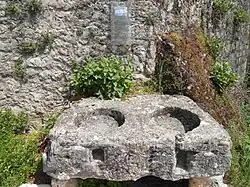 Pierre à dîme à l'entrée des gorges.