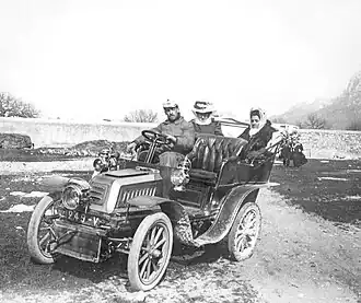 Pierre Coutras au volant de sa De Dion Bouton AB à la Sainte Baume le 12 avril 1909.