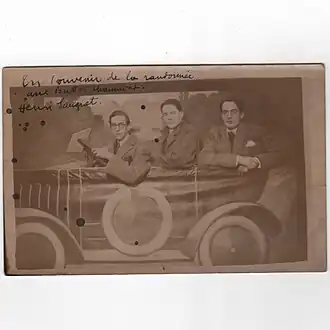 Henri Sauguet au volant, Pierre Lardin au milieu et son frère Jacques à l'arrière.