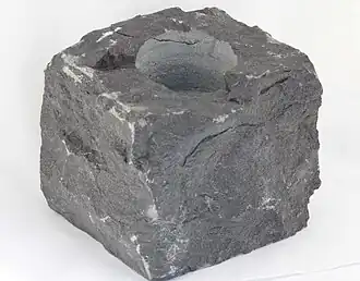 S'utilise posée sur un réchaud à fondue