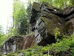 Au long du sentier des Pierres de Roûge.