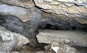 Conduit dans le pendage.