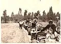 Convoi de tracteurs à partir de Kfar Maimon pour un pique-nique commun fêtant chaque année le jour de l'indépendance, 1962