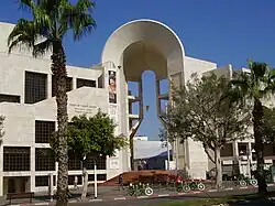 Description de l'image PikiWiki Israel 15637 Performing arts Center in Tel Aviv.JPG.