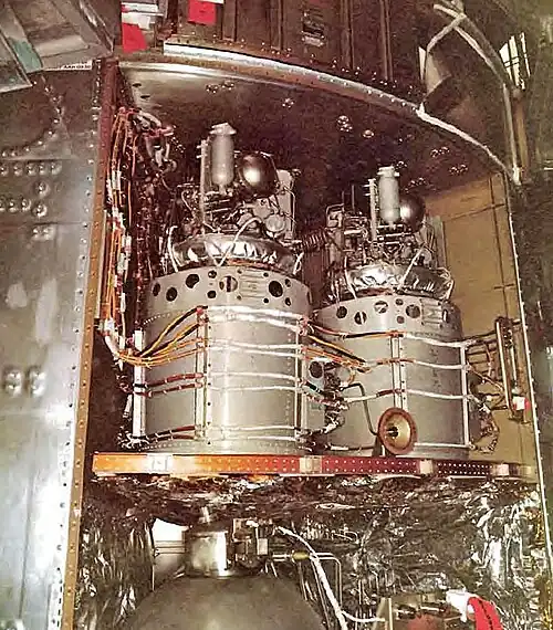 Deux des trois piles à combustibles.