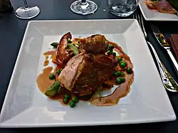 Pintade à la sauce au vin muscat