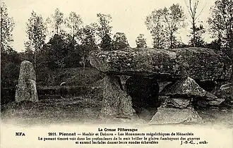 Carte postale du dolmen de Ménardeix vers 1920.