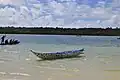 Pirogue colorée, un moyen de transport entre l'île Sainte-Marie et l'île aux Nattes.