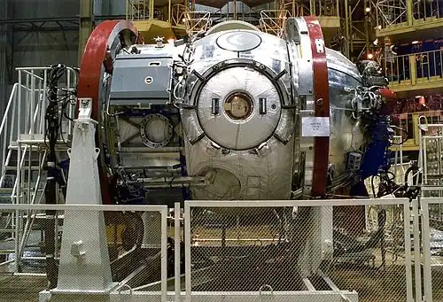 Pirs en cours d'assemblage