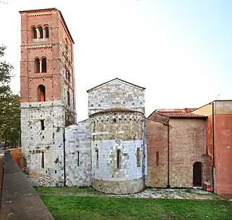 Abside et campanile.
