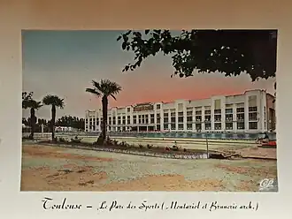 carte postale ancienne montrant la façade principale de la piscine Alfred Nakache à Toulouse, sur l'île du ramier. Années 30.