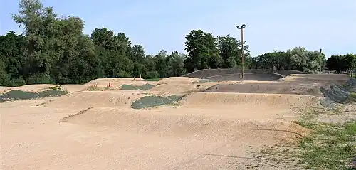 La piste de BMX.