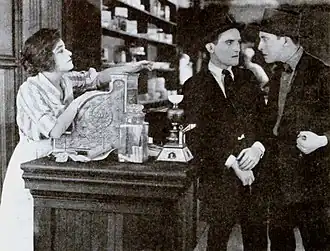 Description de l'image Pitfalls of a Big City (1919) - 1.jpg.